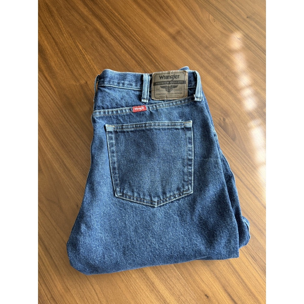 Wrangler Premium Quality Distressed Regular Fit Jeans – Medium Wash (W34 L30)